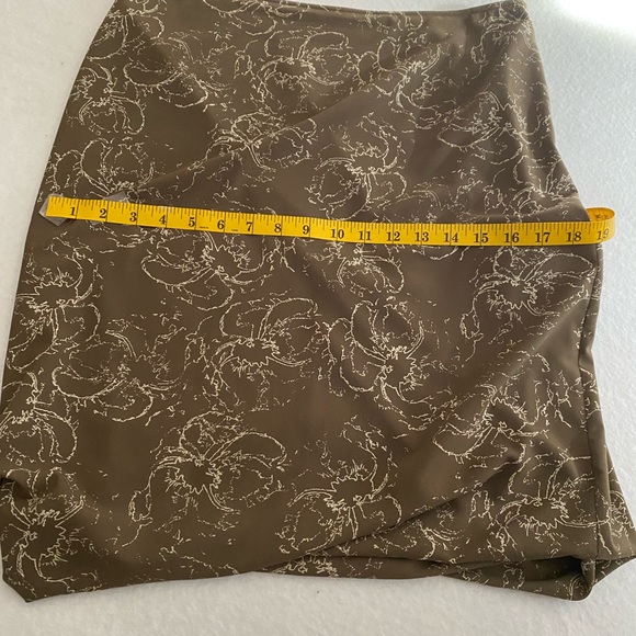 Calvin Klein Ruched Pencil Skirt . Size 8 - Picture 7 of 9